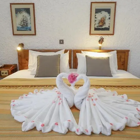 Flamingos Otel 2*