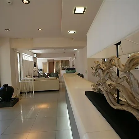 Flamingos Hotel